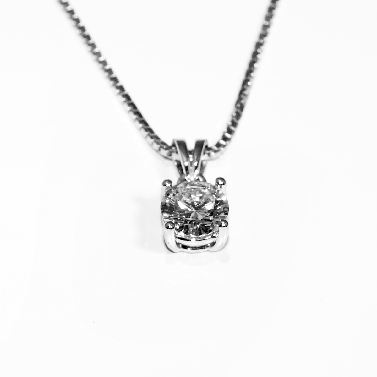 Haakonsen Selena anheng i hvitt gull 0.50 ct.