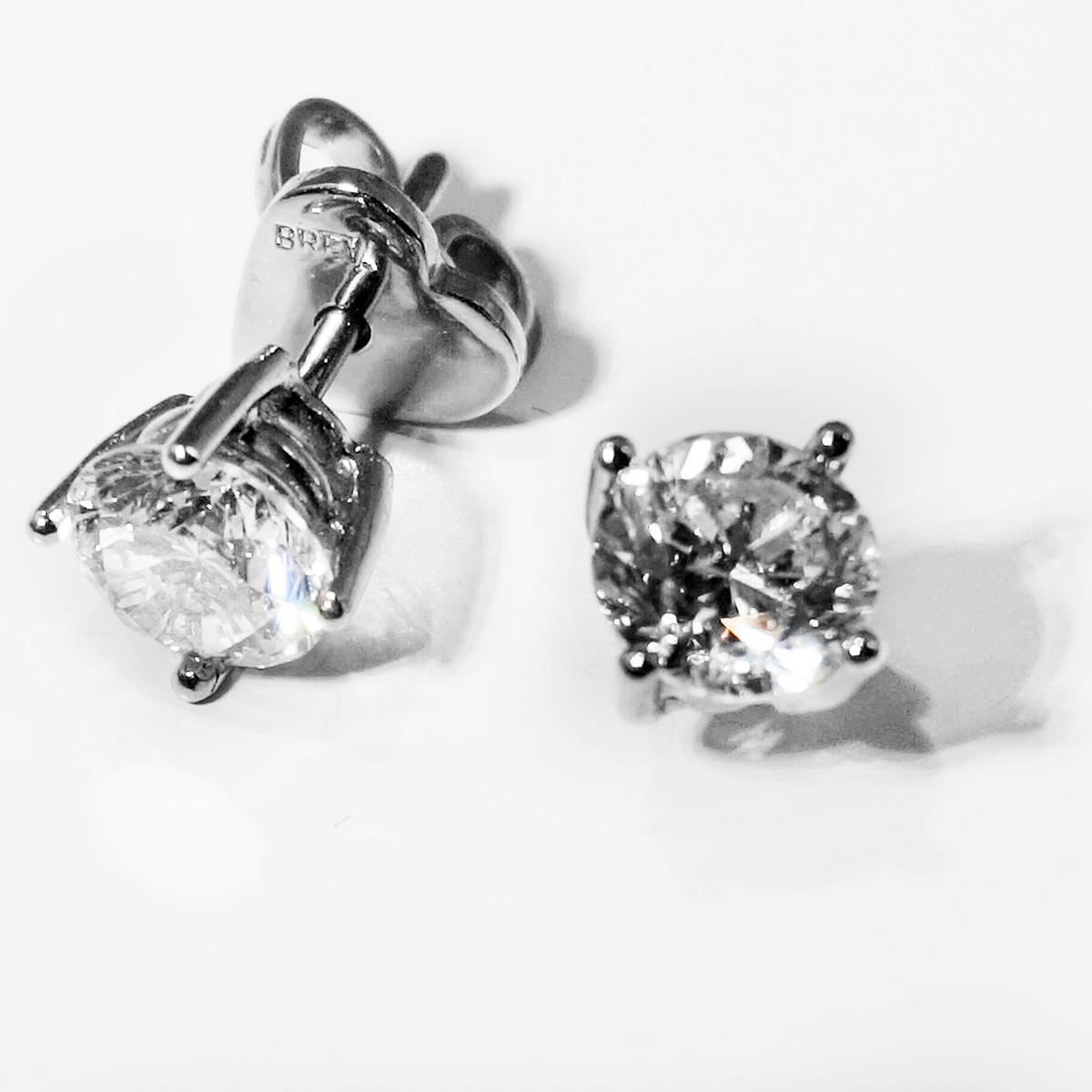 Haakonsen Selena diamant ørepynt i hvitt gull totalt 1.60 ct