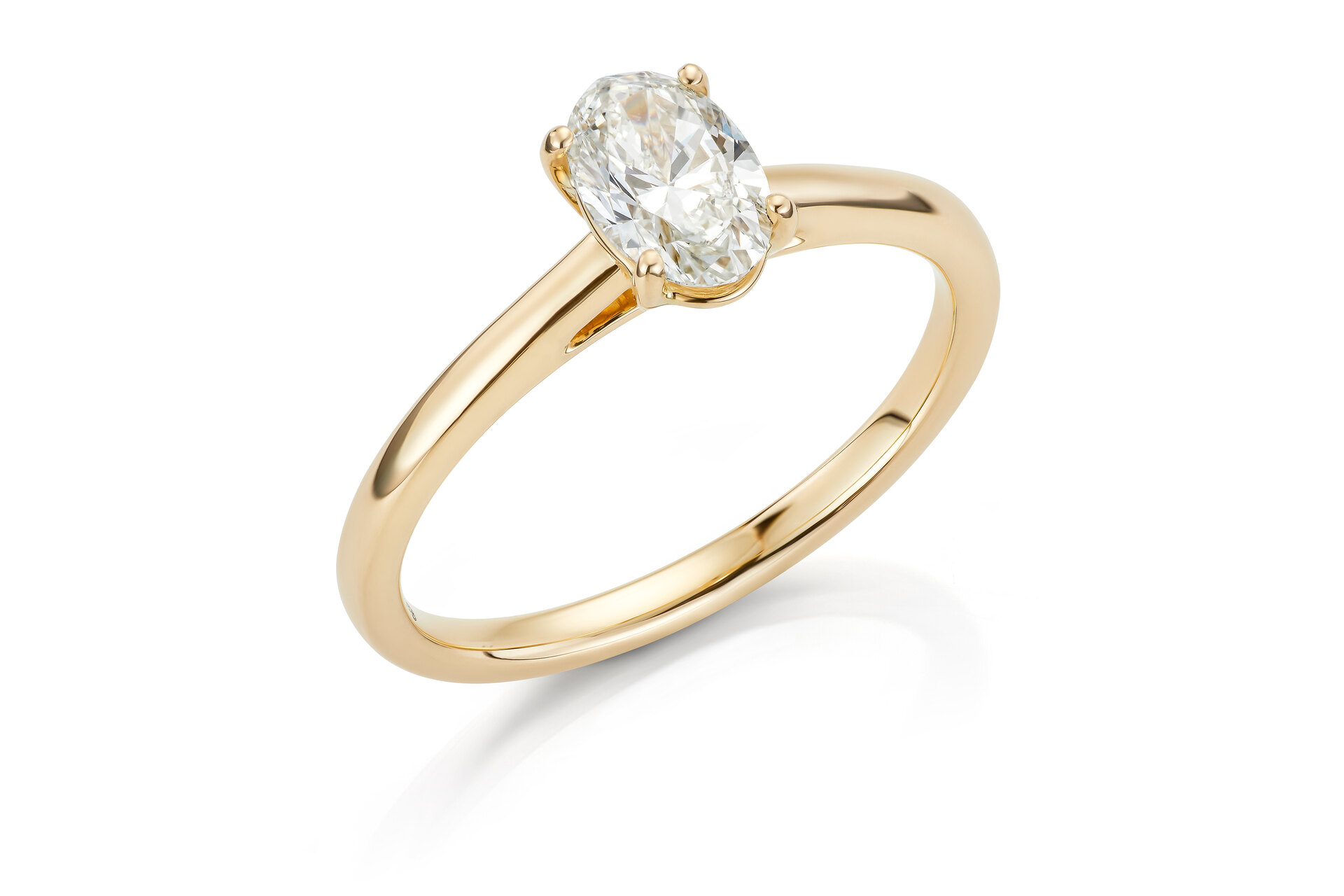 Haakonsen ring i gull med oval diamant 0.74 ct.