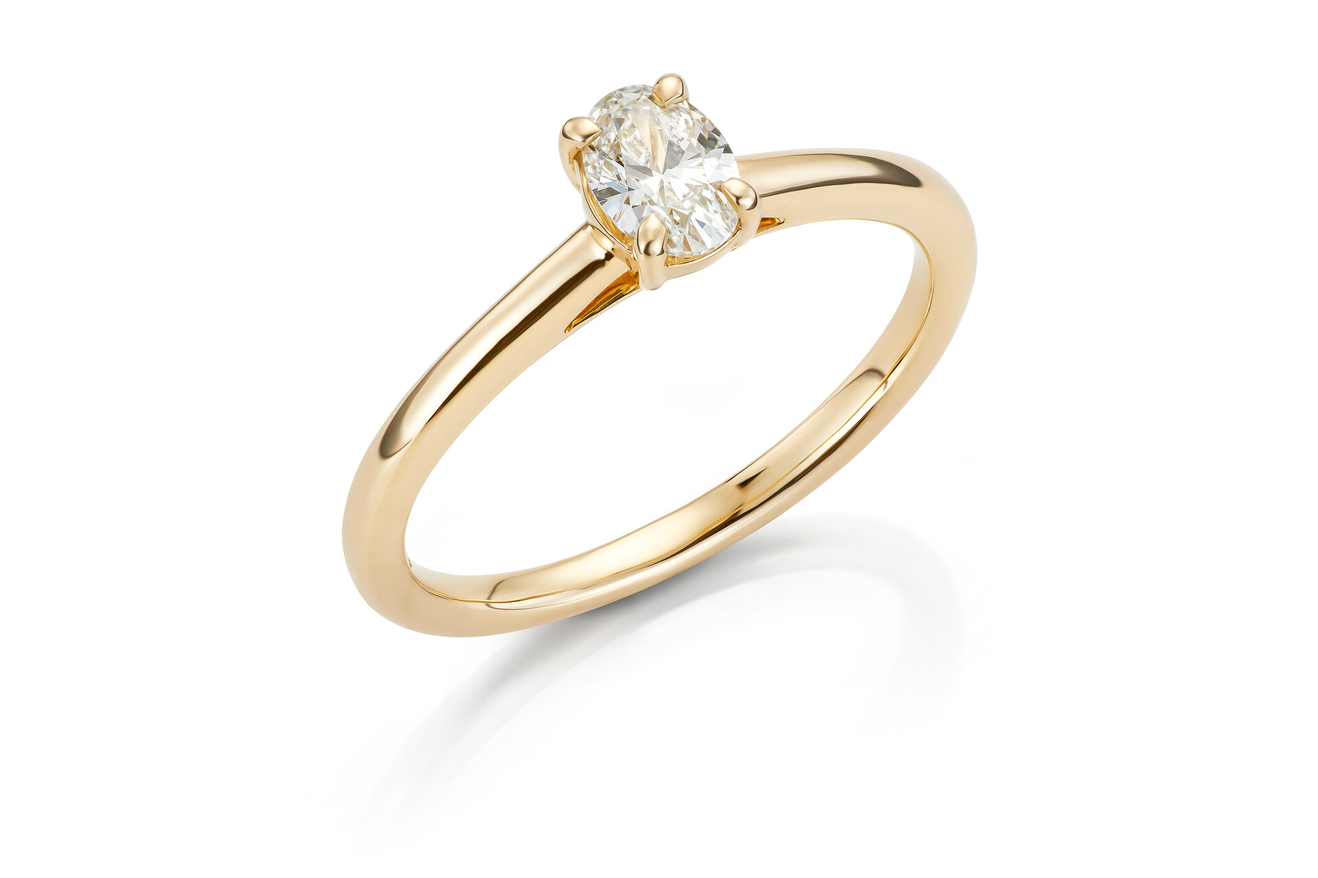 Haakonsen ring i gull med oval diamant 0.42 ct.