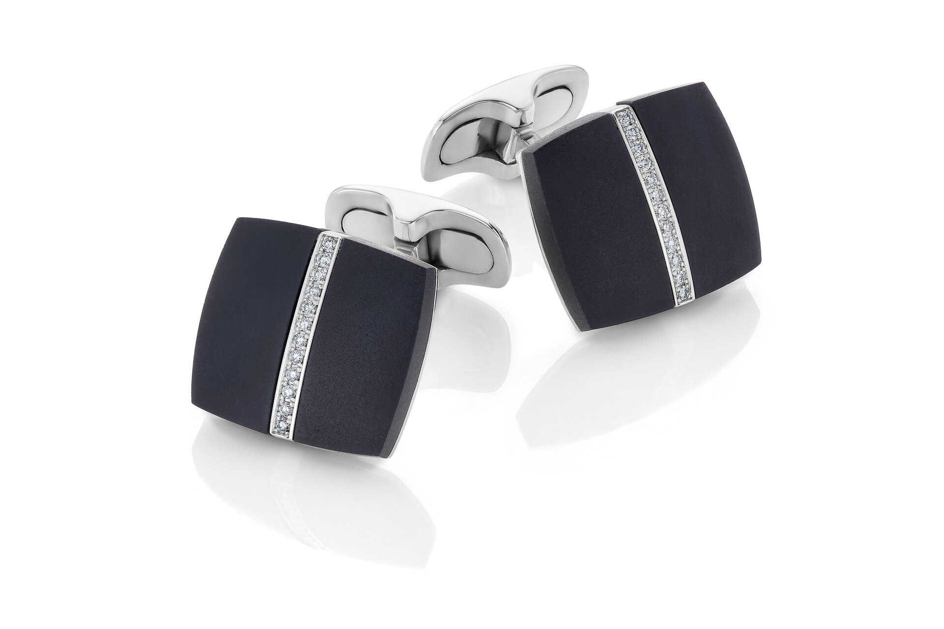 Haakonsen Herre mansjettknapper i hvitt gull med onyks og diamanter.